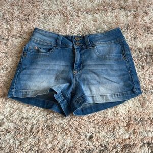 Wanna Betta Butt? Denim Shorts Size 5/27
